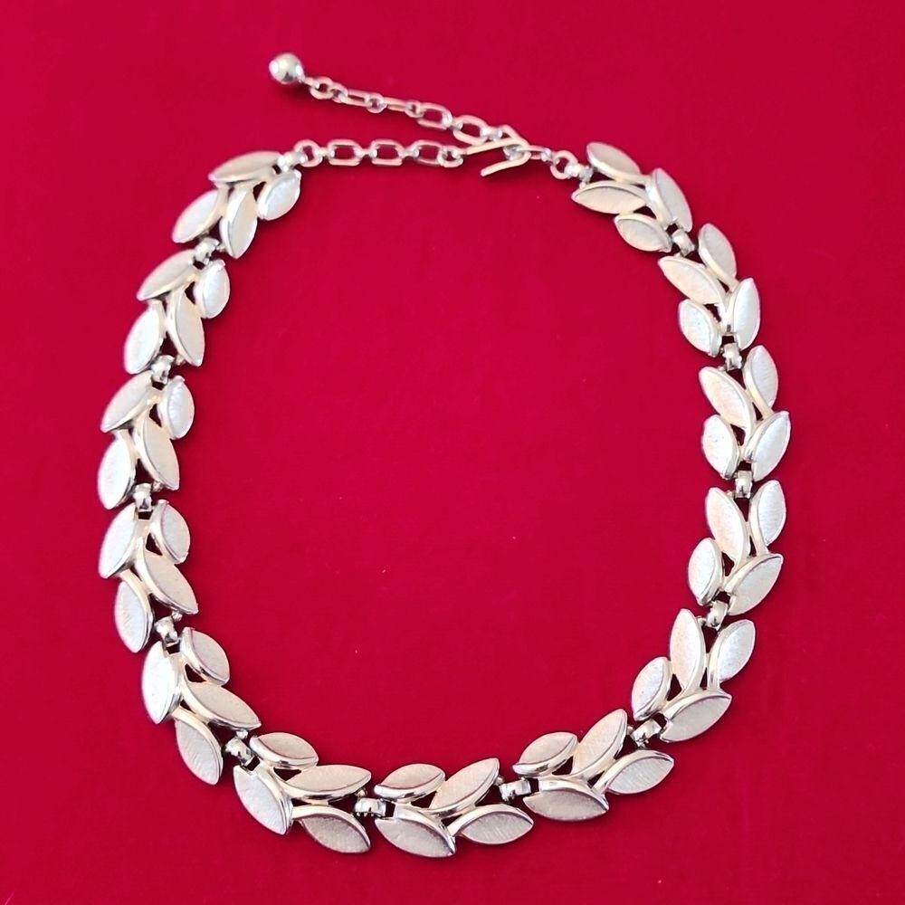 Vintage Signed Trifari Silver Plated Leaf Necklace choker chain